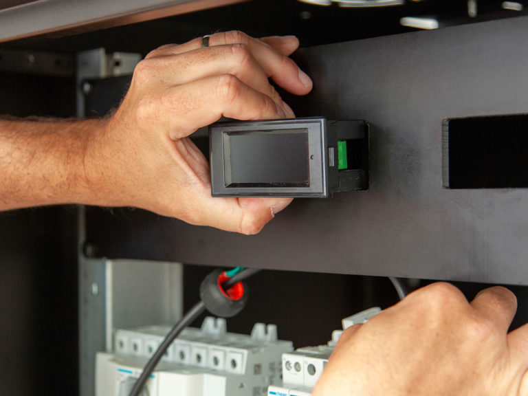 Armoire de stockage d’énergie solaire RE2S Innovation - réalisations